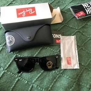 BRAND NEW RAY BAN Wayfarer 54mm sunglasses